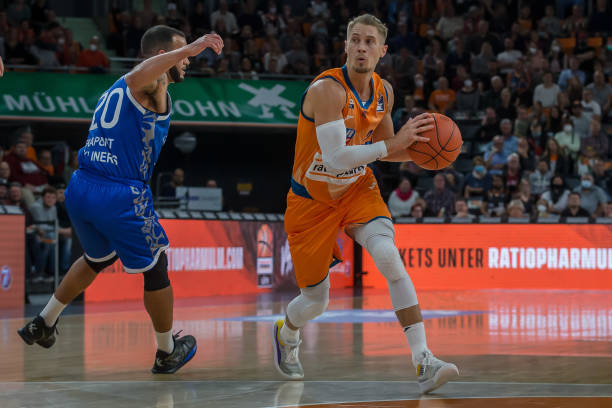 予他在中前 予他在中前